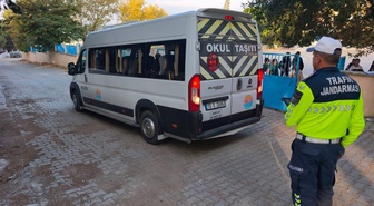 Balıkesir'de jandarma okul çevresi denetiminde 9 servis aracına ceza kesti