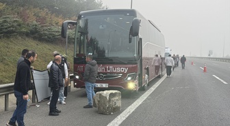 Bolu'da otobüs, kamyonet ve otomobilin karıştığı kazada 2 kişi yaralandı