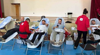 Çeşme'de Mustafa Çapkan İlkokulu ile Kızılay 97 ünite kan bağışı topladı