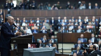 Cumhurbaşkanı Recep Tayyip Erdoğan: '(Fon tartışmaları) Milletin malına el uzatmak ne kadar büyük bir suçsa, aynı şekilde namuslu insanlara mesnetsiz şekilde yolsuzluk ithamında bulunmak da o kadar büyük bir suçtur.'