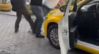 Fatih'te taksicilerin yolcu alma tartışması kavgaya dönüştü