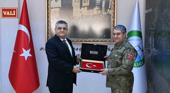 Genelkurmay Başkanı Bayraktaroğlu, sanayi heyetiyle Sinop Valisi'ni ziyaret etti
