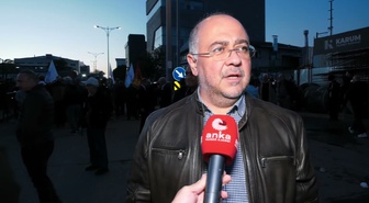 Halk TV önünde toplanan eski yöneticiler kayyıma basın özgürlüğü için tepki gösterdi