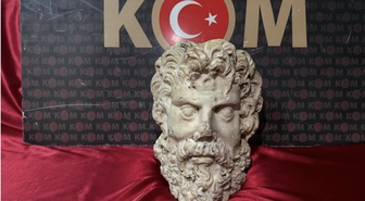 İzmir Konak'ta Roma dönemi Zeus heykel başı ele geçirildi, 3 şüpheli gözaltına alındı