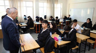 Karabük İl Milli Eğitim Müdürü Akbaş, meslek lisesi öğrencileriyle buluştu
