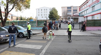Kars'ta okul çevresi ve servis denetimlerinde 16 bin 526 kişi sorgulandı