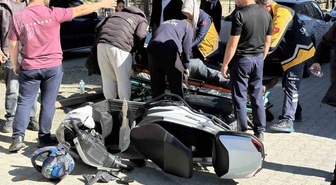Kastamonu Tosya'da motosiklet otomobile çarptı, yaralanan sürücü hastaneye kaldırıldı