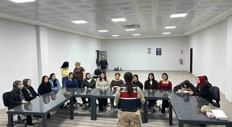 Kilis İl Jandarma Komutanlığı OSB'de çalışanlara KADES'i anlattı