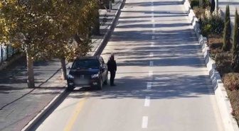 Kırıkkale'de denetimi görünce aracını yolda bırakıp yürüdü! Dron kamerası yakaladı, 200 bin lira ceza