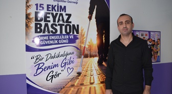 Kocaeli Darıca'da katılımcılar görme engelliler için 1 dakika bastonla yürüdü