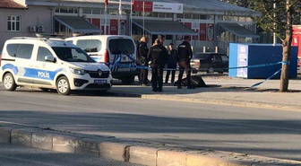 Konya Ereğli'de sabah kaldırımda hareketsiz yatan bir kişi ölü bulundu