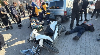 Kütahya Tavşanlı'da motosikletle hafif ticari araç çarpıştı, 2 yaralıdan biri ağır