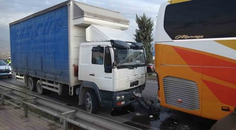 Malatya'da yolcu otobüsüne kamyon çarptı, kazada yaralanan olmadı