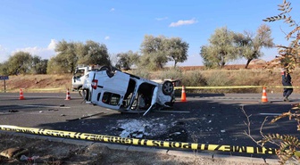 Nevşehir Hacıbektaş'ta takla atan hafif ticari araçta 1 kişi öldü, 2 kişi yaralandı