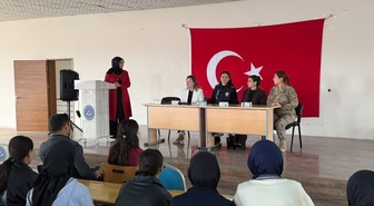 Patnos Devlet Hastanesi Başhekim Yardımcısı Kariyer Günleri'nde öğrencilerle buluştu