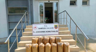Samsun Atakum'da araçta yapılan aramada 60 kilo kaçak tütün ele geçirildi