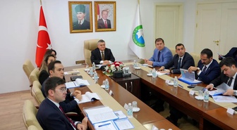 Sinop'ta sosyal yardım vakıflarının performansı Vali Özarslan başkanlığında görüşüldü