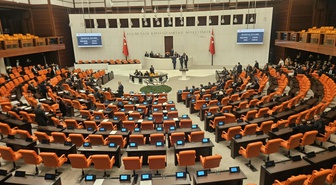 TBMM Genel Kurulu'nda fon düzenlemesi tartışması... Muhalefetten AK Parti'ye “gece yarısı önergesi” tepkisi: 'En az 200 bin yatırımcının hakkı gasbedilecek'