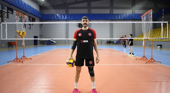 43 yaşındaki Kemal Kayhan, Sungurlu Belediyespor'da önce ligde kalmayı hedefliyor