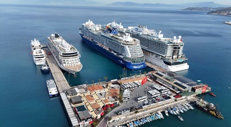 Aydın'ın Kuşadası'na yanaşan 4 kruvaziyer 8 bin 767 turist getirdi