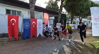 Balıkesir Burhaniye'de Cumhuriyet Kupası yarışları 400 metre koşusuyla yapıldı