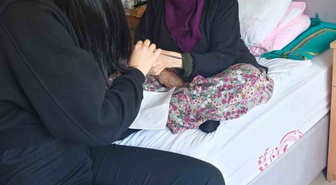 Bilecik Huzurevi sakinlerine lise öğrencilerinden güzellik ve bakım desteği verildi