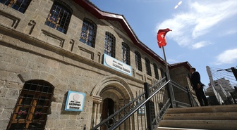 Bitlis'in ilk mektebi Kazımpaşa İlkokulu 101 yıldır aynı binada eğitim veriyor