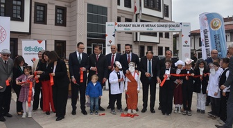 Boyabat'ta TÜBİTAK 4007 bilim şenliğinde katılımcılar deney yaptı