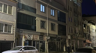 Bursa İnegöl'de 3'üncü kattaki balkondan düşen T.D. (15) ağır yaralandı