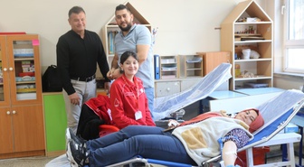 Çivril'de İsmail Özcan İlkokulu velileri bir günde 100 ünite kan bağışladı