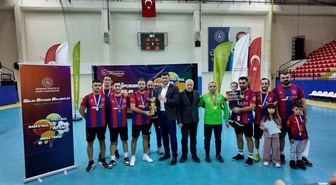 Eskişehir'de Kamu Spor Oyunları futsal erkekler finalinde TÜRASAŞ birinci oldu
