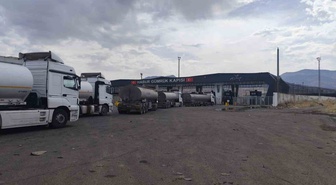 Habur'da tır şoförleri 1000 lira ödedikleri parktan çıkarılmaya tepki gösterdi