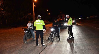 Hatay Dörtyol'da trafik ekipleri D-817'de alkol ve kask denetimi yaptı