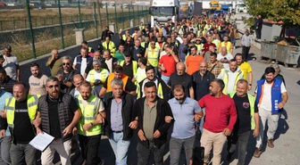 Kapıkule'de tır şoförleri Schengen vizesine oturma eylemiyle tepki gösterdi