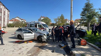 Karaman'da cip ile otomobilin çarpıştığı kazada 3 kişi yaralandı