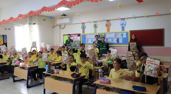 Kilis'te Yeşilay yaklaşık 4 bin öğrenciyi teknoloji bağımlılığına karşı bilgilendirdi