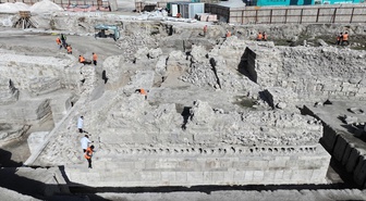 Konya'da Larende Kapısı kazısında yaklaşık 195 metrelik sur duvarı ortaya çıkarıldı