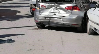 Konya'nın Ereğli ilçesinde 4 aracın karıştığı zincirleme kazada 3 kişi yaralandı