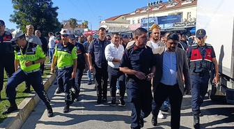 Manavgat Evrenseki'de esnaf marka avukatlarına sahil yolunu kapatarak tepki gösterdi