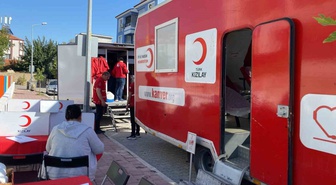 Manisa Sarıgöl'de öğrencilerin ikna ettiği velilerden 26 ünite kan toplandı