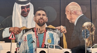 Messi'nin Dünya Kupası anı Katar'da 27 metre genişliğindeki duvar resmine dönüştü