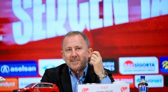 Sergen Yalçın, A Milli Takım'ın teknik direktörlüğü için 4 yıllık sözleşme imzaladı