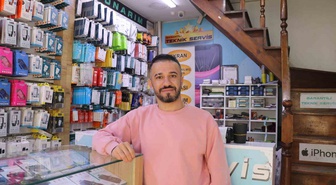 Sivas'ta telefon satan kadın, esnafın uyarısıyla dolandırılmaktan kurtuldu