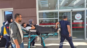 Adıyaman Besni'de motosiklet hafif ticari araca çarptı, 1 kişi yaralandı