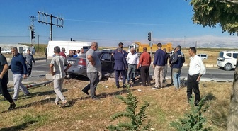 Adıyaman'da iki otomobilin çarpıştığı kazada 3 kişi yaralandı