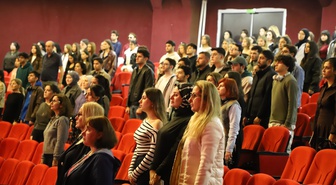 Arel Üniversitesi kongresinde Haluk Şahin yapay zekayı Sihirbazın Yamağı'na benzetti