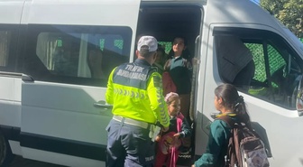 Aydın Kuyucak'ta jandarma servisleri denetledi, öğrencilere trafik eğitimi verdi