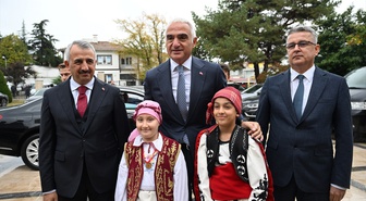 Bakan Ersoy, 8 bin 812 metrekare kapalı alanlı Edirne İl Halk Kütüphanesini açtı
