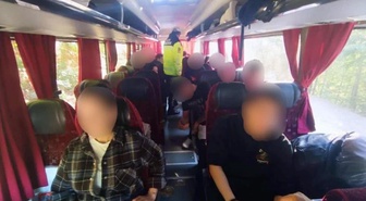 Bursa Mustafakemalpaşa'da trafik jandarması öğrencilere trafik kurallarını anlattı