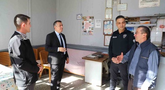 Demirci Kaymakamı Bayram, emniyet müdürüyle cuma ziyaretinde esnafı dinledi